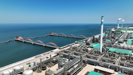 新時(shí)代中國調(diào)研行之看區(qū)域·東北篇|在延鏈、補(bǔ)鏈、強(qiáng)鏈中再造產(chǎn)業(yè)動(dòng)能--來自東北石化重鎮(zhèn)的“減油增化”報(bào)告